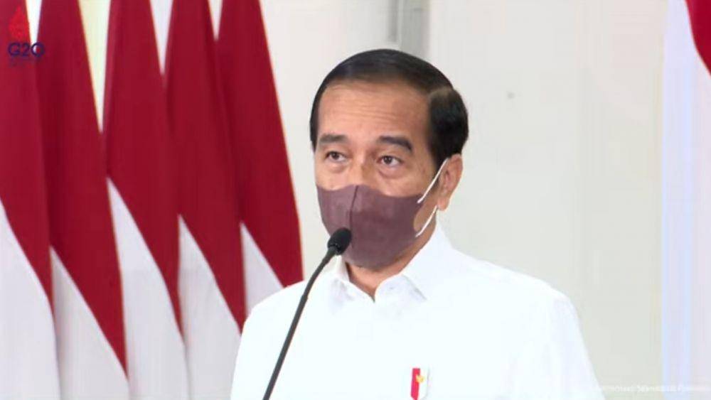 Presiden Joko "Jokowi" Widodo ketika meninjau pelaksanaan vaksinasi secara virtual di 17 provinsi (Tangkapan layar YouTube Sekretariat Presiden)
