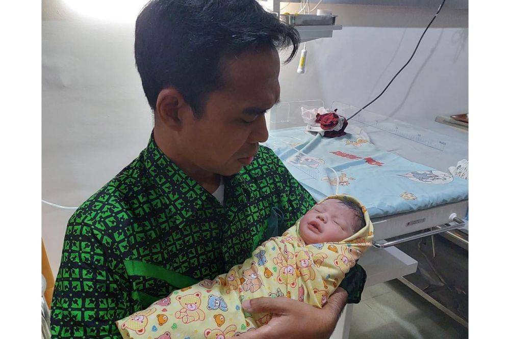 Uztaz Abdul Somad dan anak kedua (Instagram.com/ustadzabdulsomad_official)