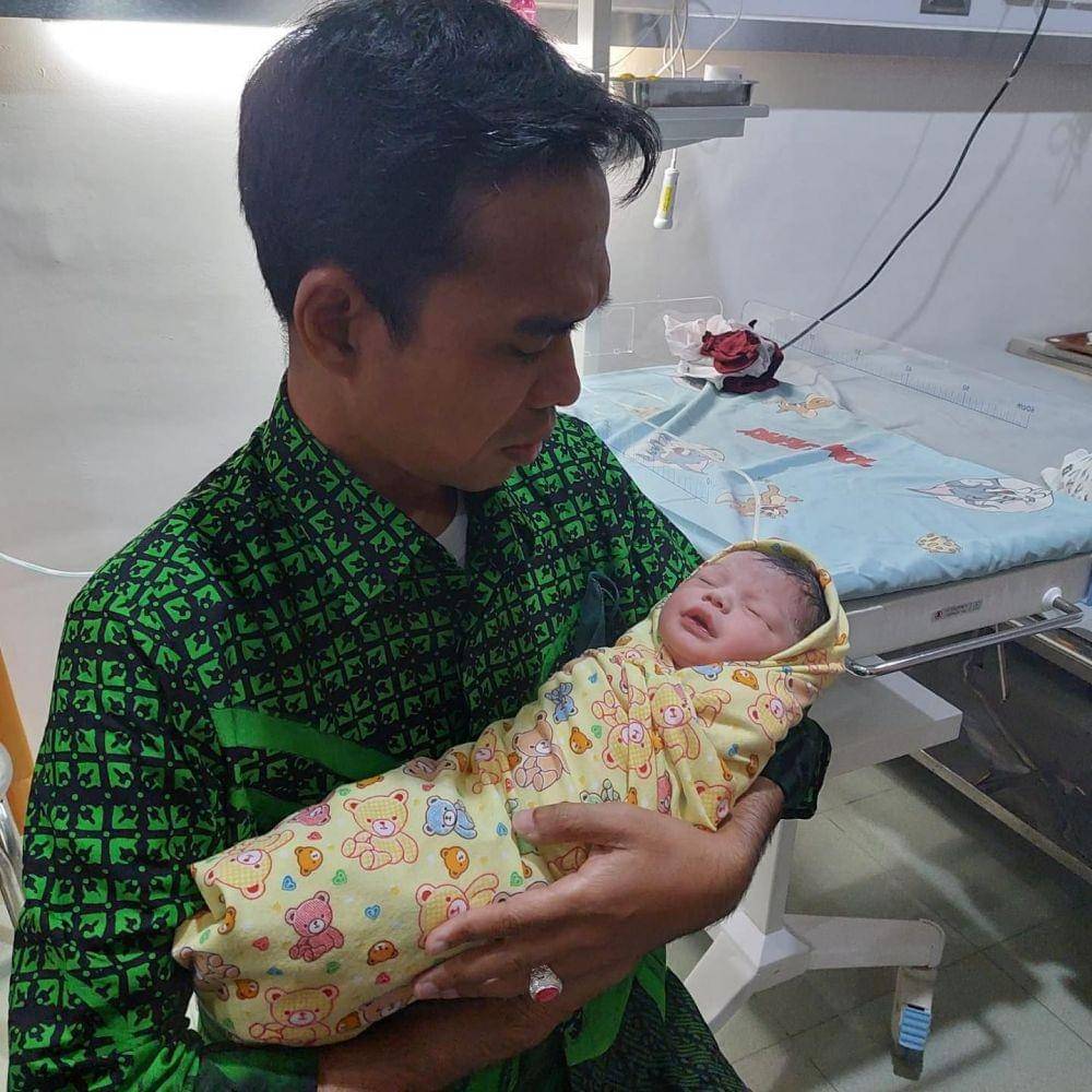 Uztaz Abdul Somad dan anak kedua (Instagram.com/ustadzabdulsomad_official)