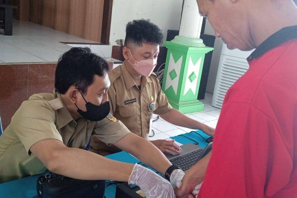 Puluhan ODGJ melakukan perekaman E-KTP di Jawa Tengah, Jumat (18/2/2022). (dok. Kemensos)