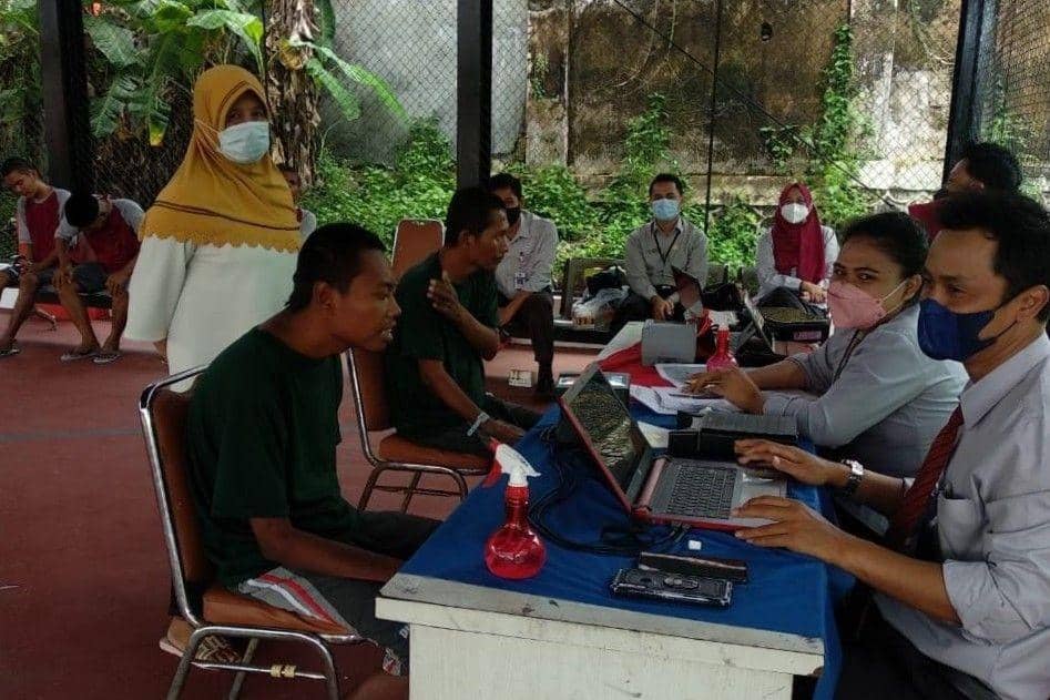 Puluhan ODGJ melakukan perekaman E-KTP di Jawa Tengah, Jumat (18/2/2022). (dok. Kemensos)