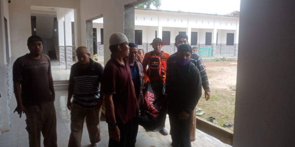 Seorang bocah berusia 10 tahun ditemukan meninggal dunia setelah hanyut di saluran Irigasi Dusun 3 Desa Parayangan, Kecamatan Punggur, Lampung Tengah. (IDN Times/Istimewa)