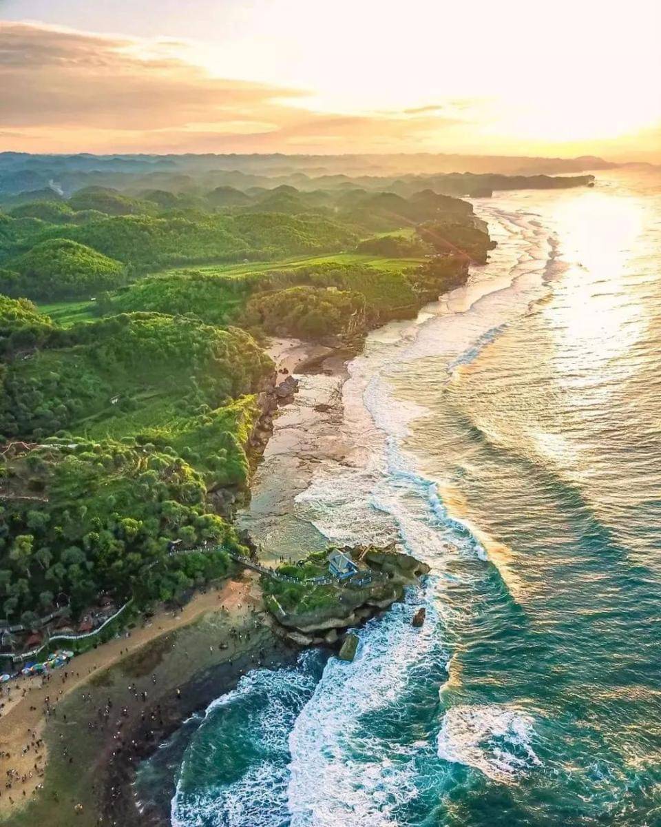 potret pesona Pantai Slili (instagram.com/wonderfuljogja_id)