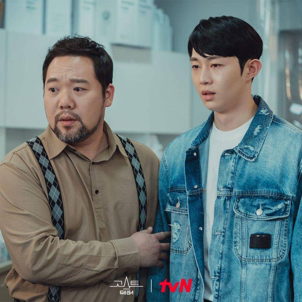potret Han Seung Hyun dan Tan CIIPHER di drama Korea Ghost Doctor (dok. tvN/Ghost Doctor)