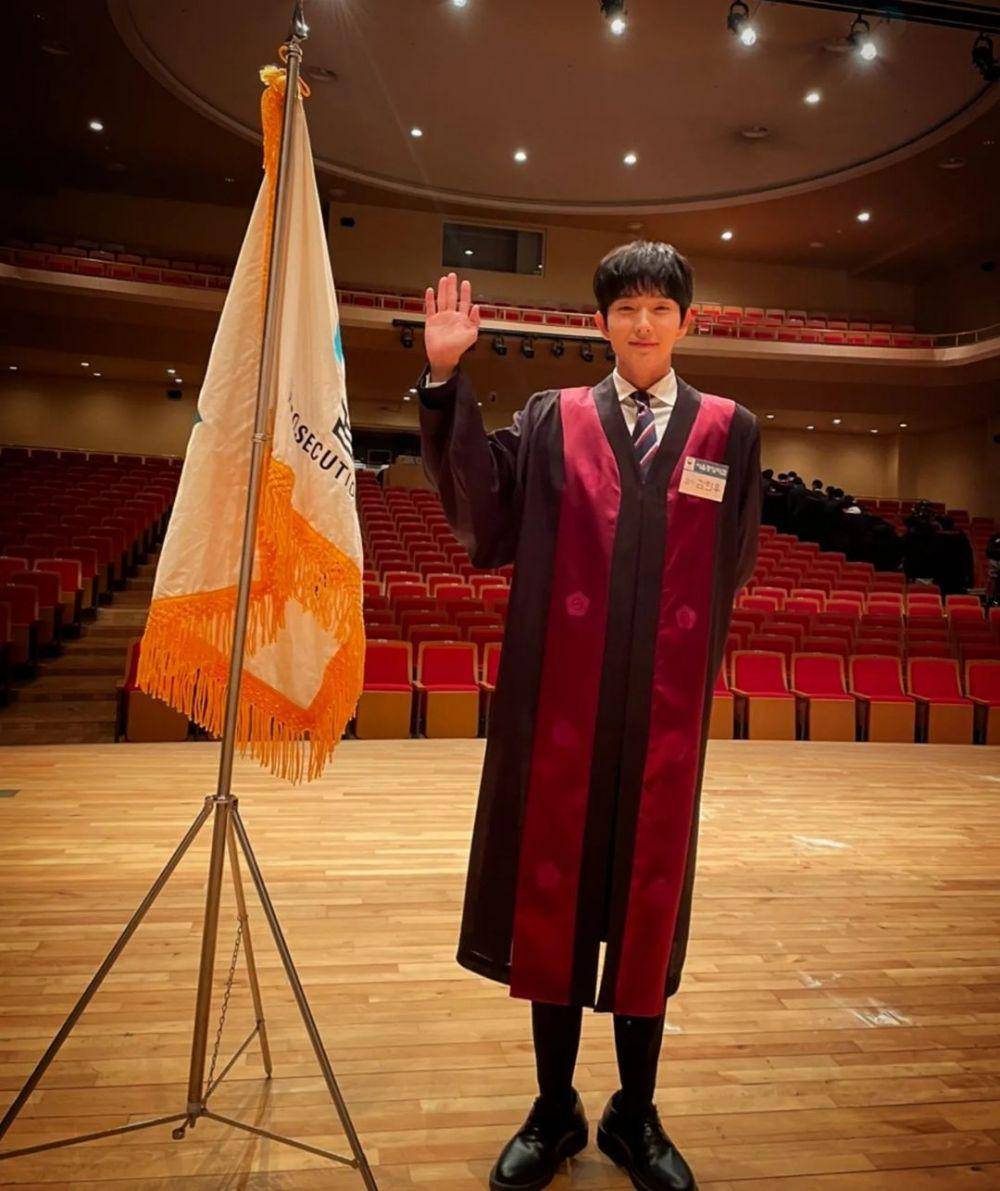 Lee Joon Gi (instagram.com/actor_jg)