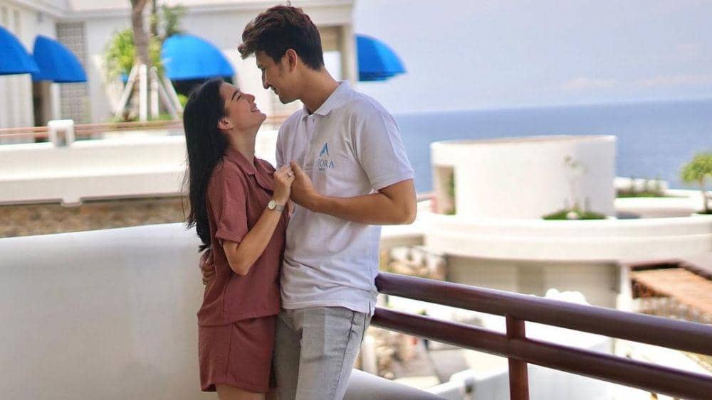 10 Potret Mesra Aditya Zoni dan Yasmine di Lombok, Kerja Rasa Liburan!