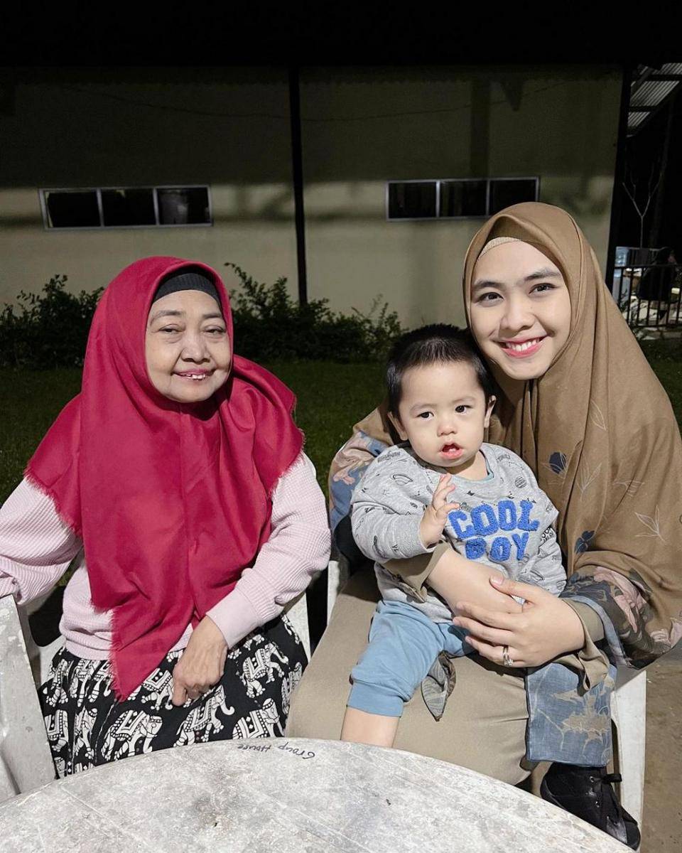 Oki Setiana Dewi dan Keluarga (instagram.com/okisetianadewi)