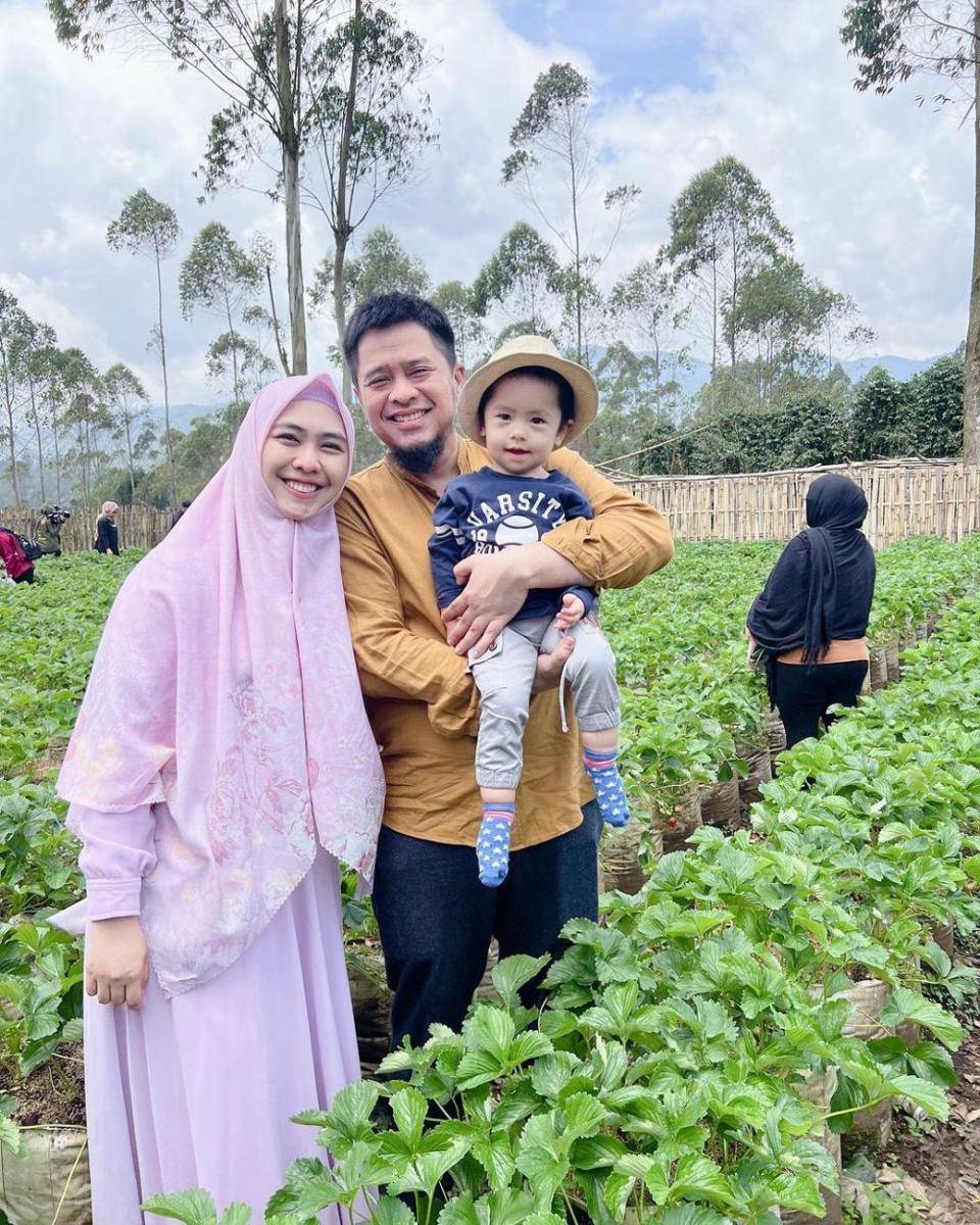 Oki Setiana Dewi dan Keluarga (instagram.com/okisetianadewi)