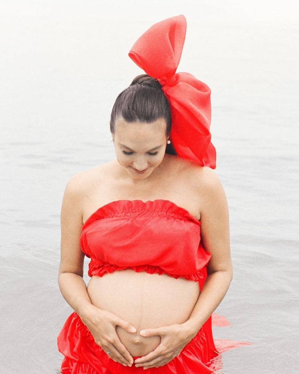 Maternity Nadine Chandrawinata (Govindarumi via Instagram.com/nadinelist/)