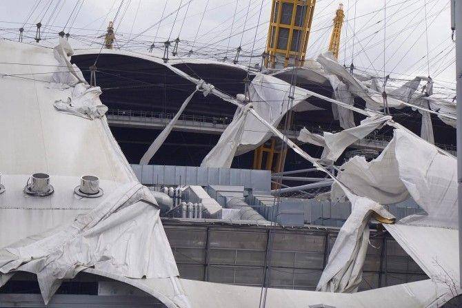 Atap O2 Arena jebol akibat badai Eunice