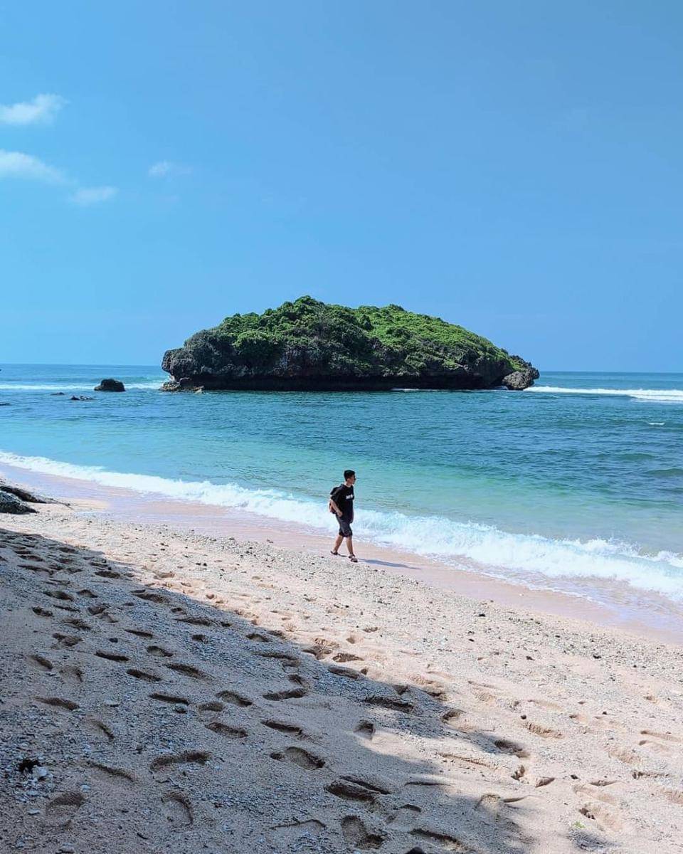 potret pesona Pantai Slili (instagram.com/jendela.indo)