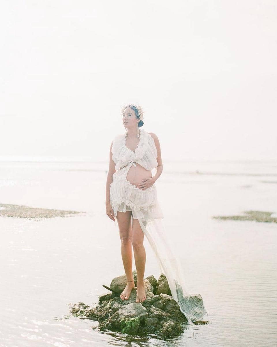 Maternity Nadine Chandrawinata (Instagram.com/govindarumi/)