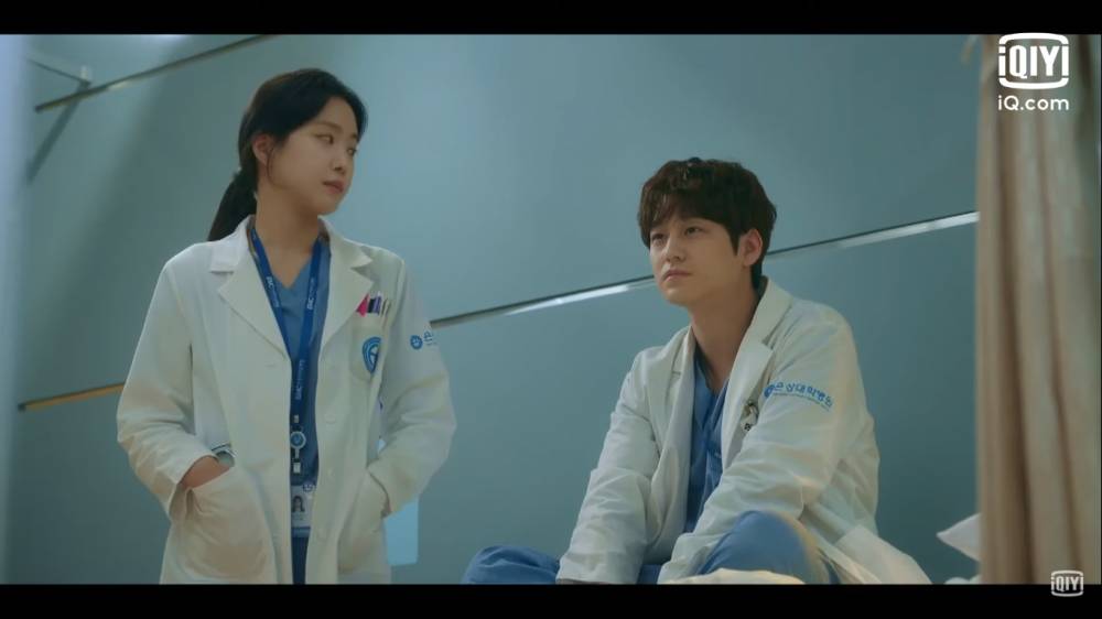 Son Na Eun dan Kim Bum di drama Ghost Doctor (youtube.com/iQiyi K-Drama)