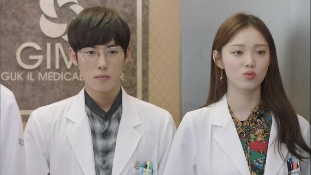 Baek Sung Hyun dan Lee Sung Kyung di drama Doctors (dok. SBS/Doctors)