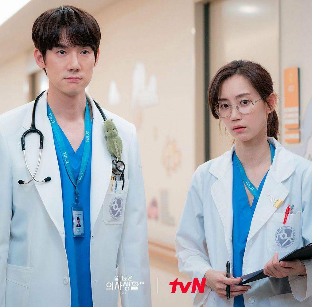 Yoo Yeon Seok dan Shin Hyun Bin di drama Hospital Playlist (instagram.com/tvn_drama)