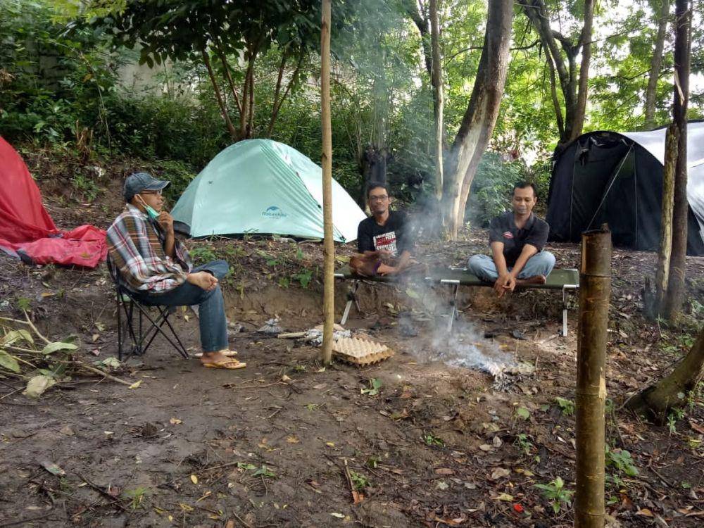 Warga menikmati suasana pagi di RT 13 Sungai Putri. (dok. pribadi/Jhe Edhyanto)