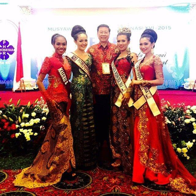 Kebaya Maria Christy (instagram.com/christy_mariaa)