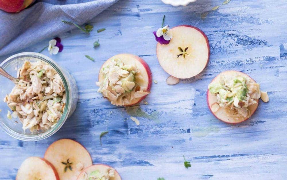 ilustrasi menuangkan tuna pada apel (blog.myfitnesspal.com)