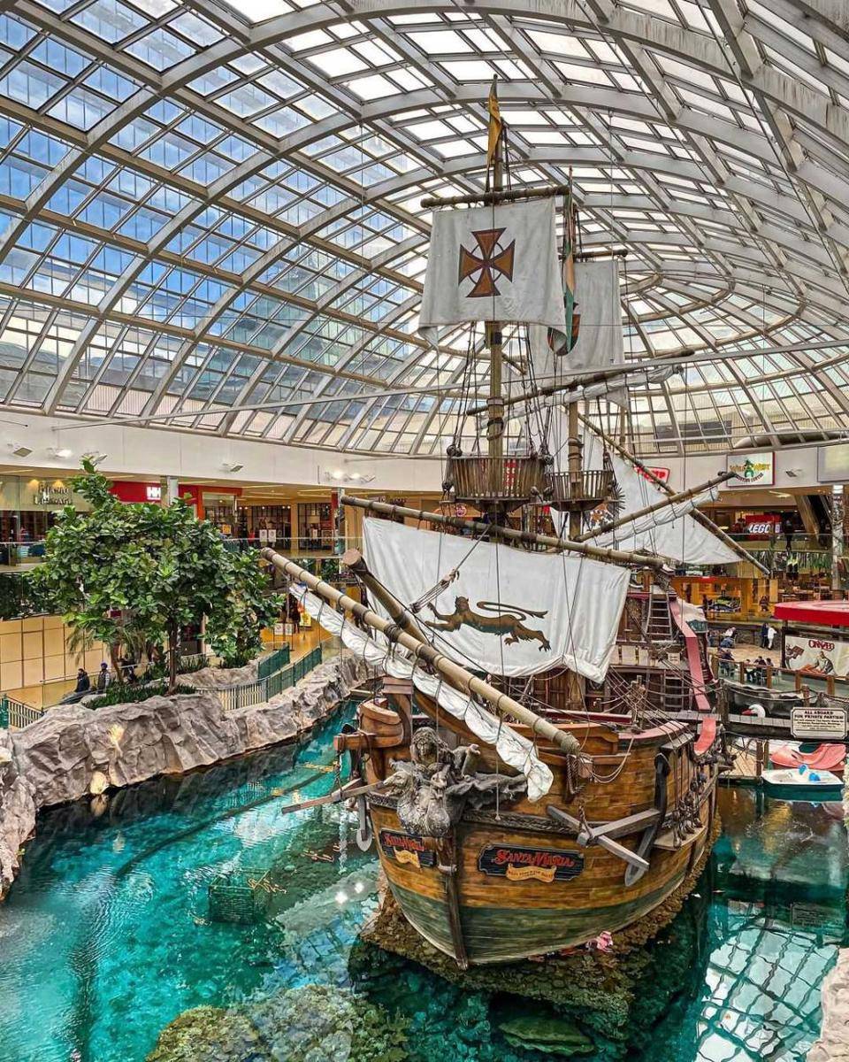 potret West Edmonton Mall (instagram.com/filipnowak97)