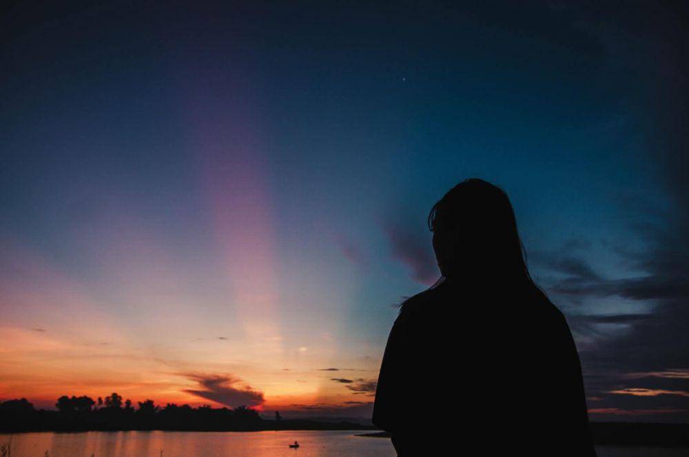 ilustrasi menyendiri (unsplash.com/Thái An)