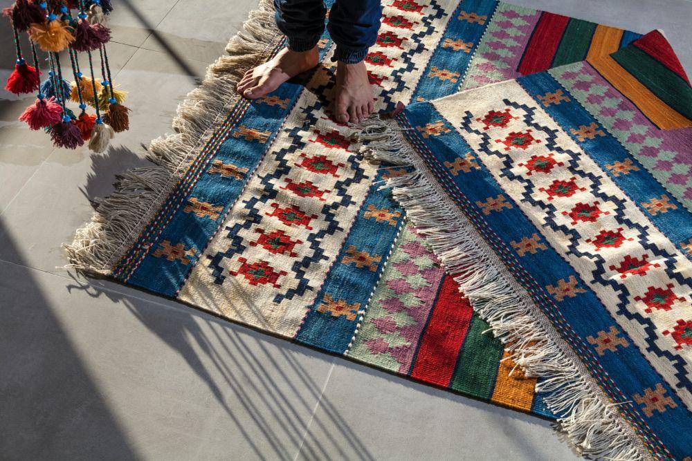 Ilustrasi karpet (unsplash.com/sinasaadatmand)