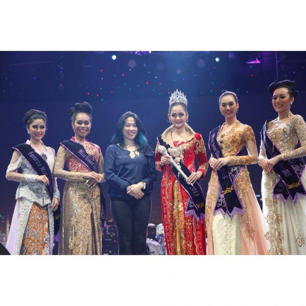 Kebaya Maria Christy (instagram.com/christy_mariaa)