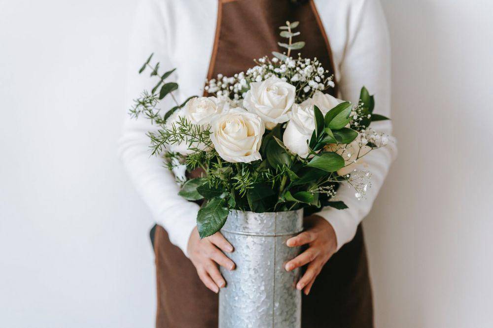 ilustrasi artificial flower (pexels.com/Teona Swift)