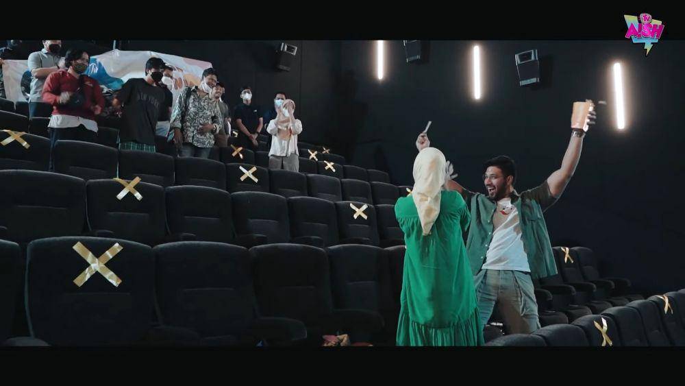 potret momen kejutan kehamilan anak kedua Irish Bella dan Ammar Zoni (dok. youtube.com/AishTV)