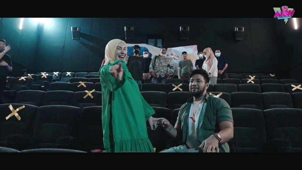 potret momen kejutan kehamilan anak kedua Irish Bella dan Ammar Zoni (dok. youtube.com/AishTV)