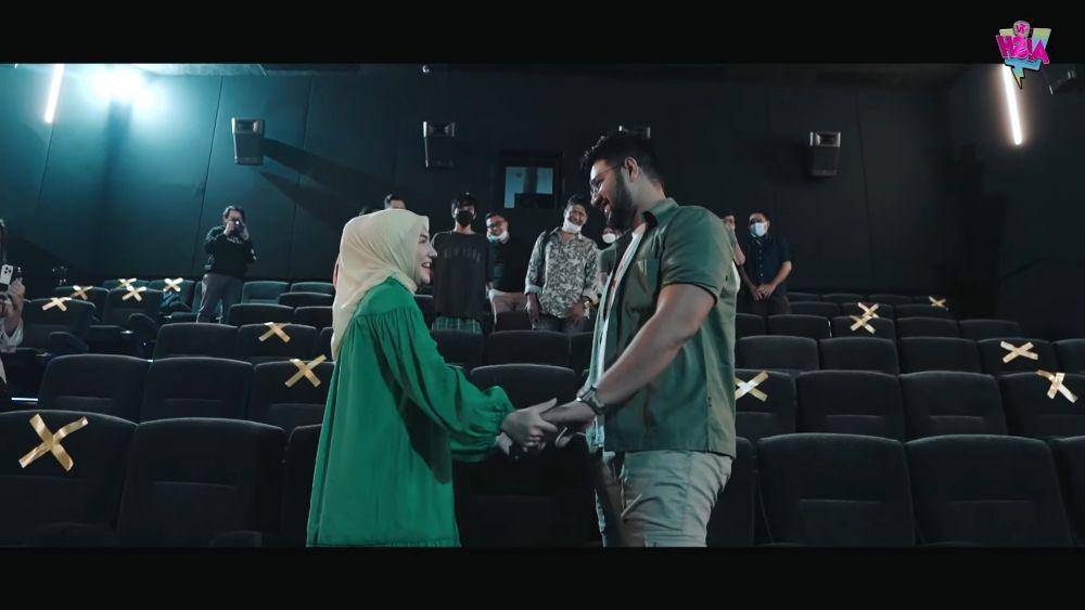Momen kejutan kehaliman anak kedua Irish Bella dan Ammar Zoni. (dok.youtube.com/AishTV)