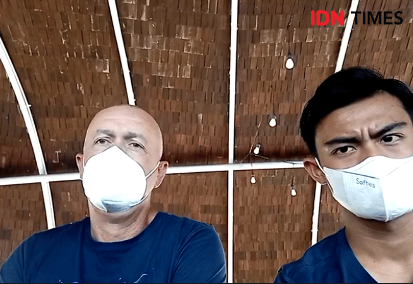 Pelatih kepala PSIS Semarang, Dragan Djukanovic didampingi pemain PSIS, Pratama Arhan di jumpa pers jelang laga lawan Bali United secara virtual, Sabtu (19/2/2022). (IDN Times/Anggun Puspitoningrum)