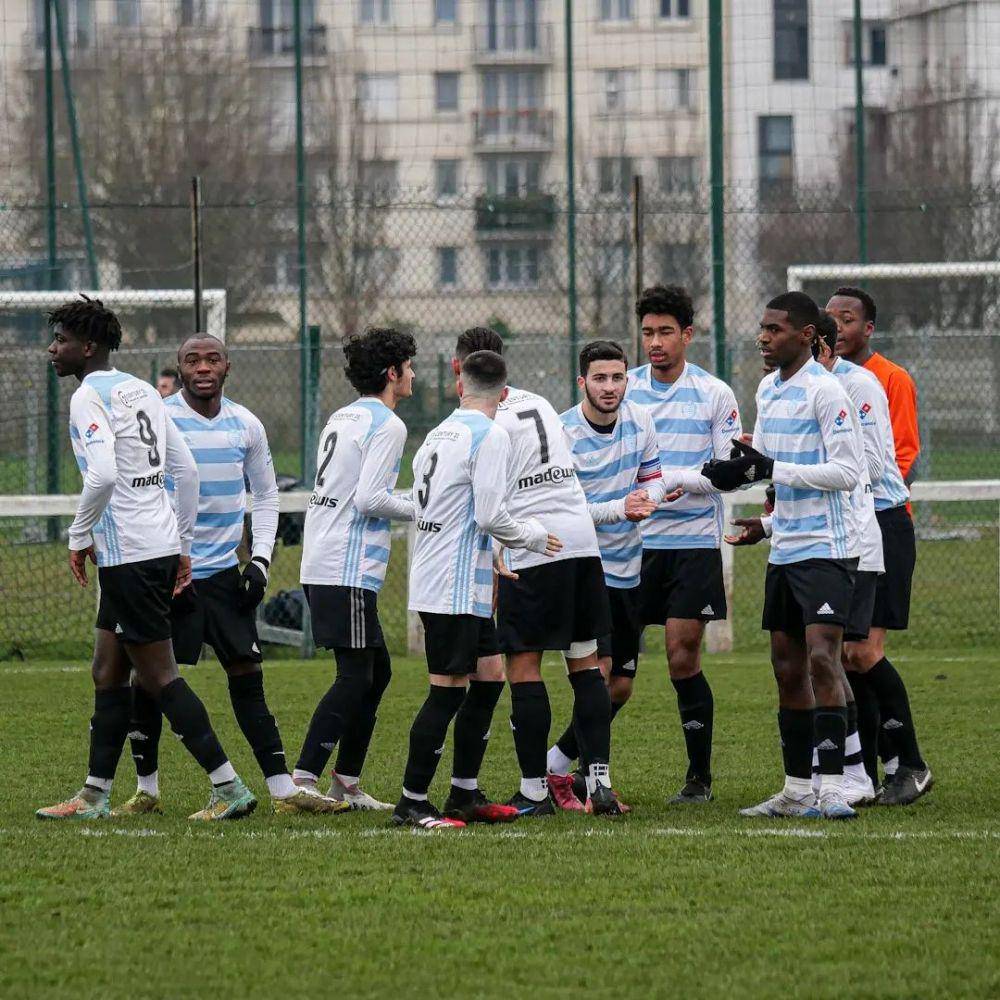 Skuad Racing Club de France dalam pertandingan Divisi 5 Liga Prancis. (instagram.com/racing_cff)
