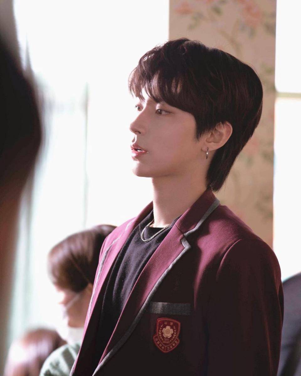 Hwang In Yeop (instagram.com/hi_high_hiy)