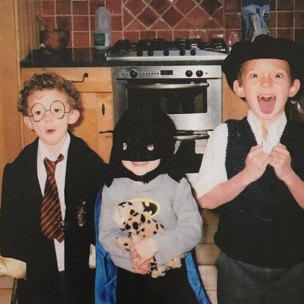 foto masa kecil Tom Holland bersama saudaranya (instagram.com/tomholland2013)