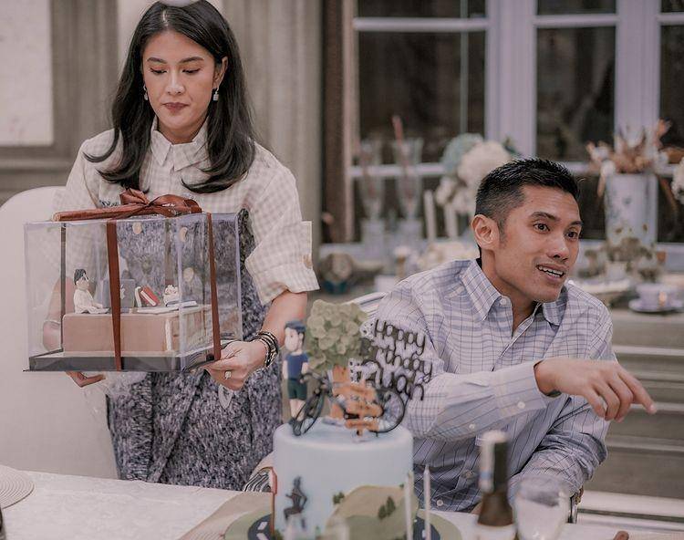 Dian Sastrowardoyo dan Maulana Indraguna Sutowo (Instagram.com/therealdisastr)
