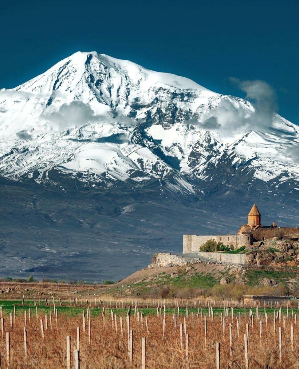 potret Gunung Ararat (instagram.com/muchbetteradventures)