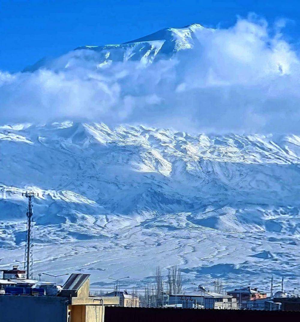 potret Gunung Ararat (instagram.com/sedat_sevil_md)