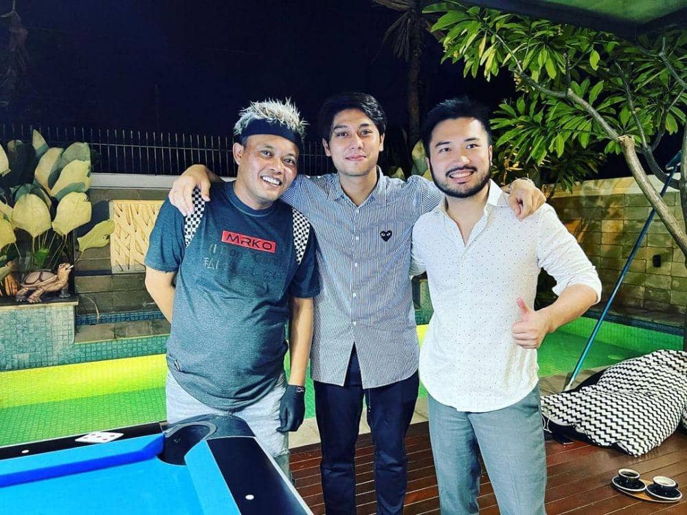 9 Potret Kece Sule dengan Bandana Hitam, Terinspirasi Atta Halilintar!