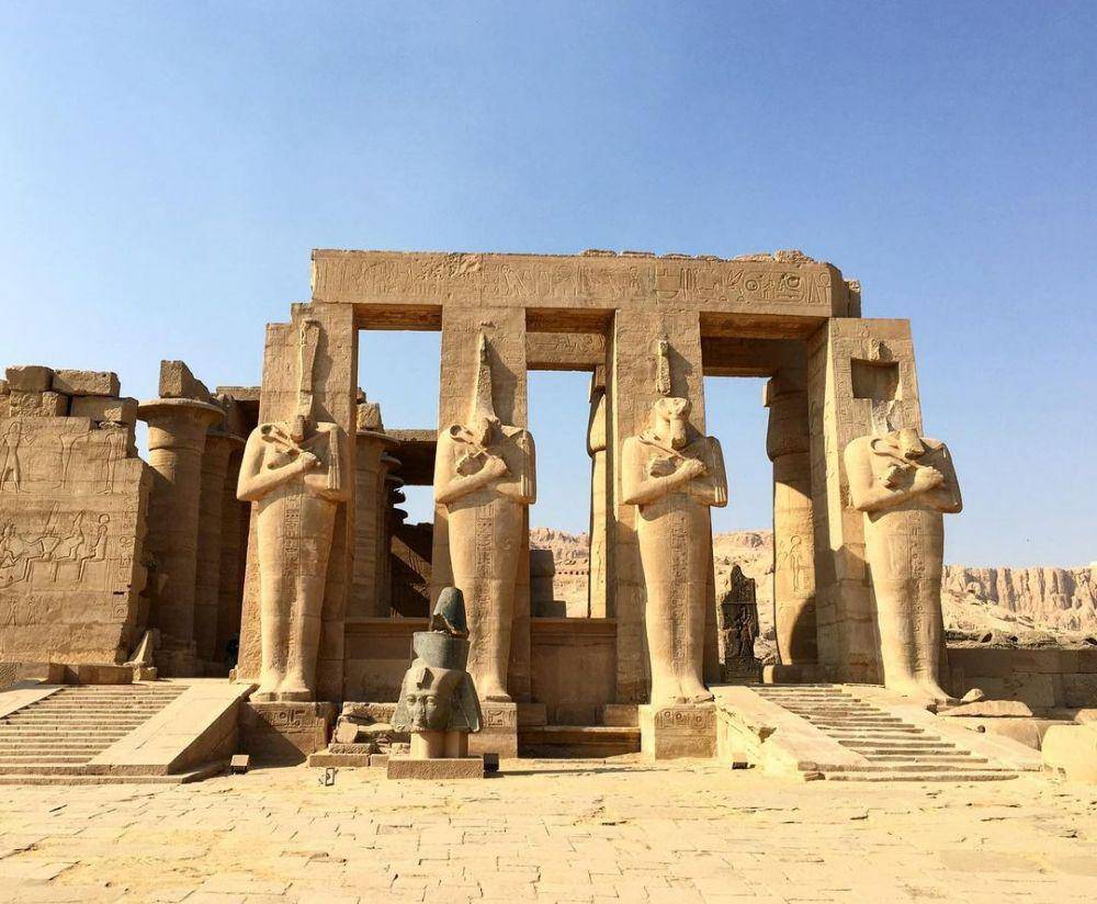 Ramesseum (instagram.com/leyendoentrepiedras)