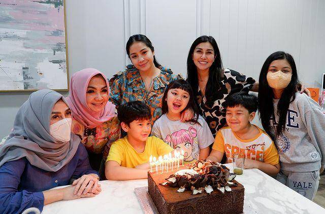 potret Nisya di ulang tahun Nagita Slavina (instagram.com/nisyaa)
