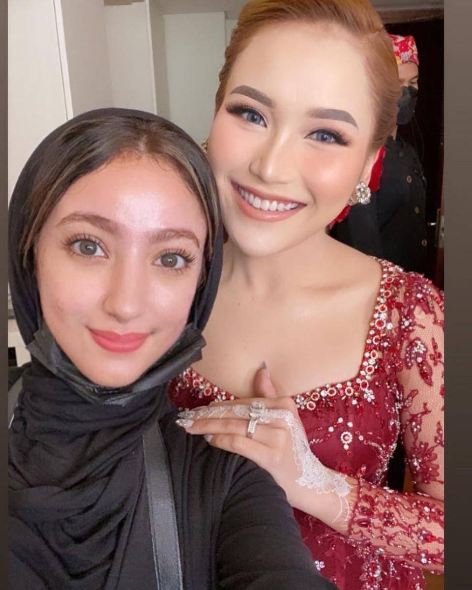 Busana dan makeup Ayu Tingting. (instagram.com/barbie_ima)