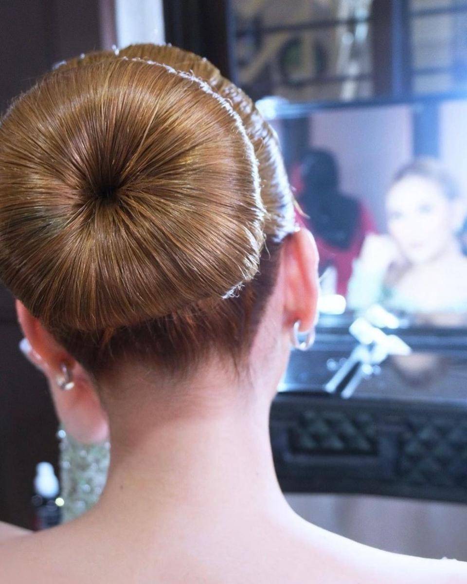 Hair do Ayu Ting Ting di momen pengajian dan siraman Syifa. (Instagram.com/kriznafahrezi)