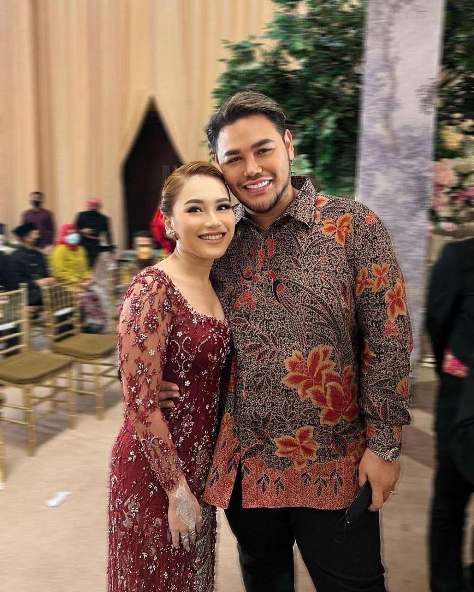 Gaya keluarga Ayu Tingting. (instagram.com/ivan_gunawan)