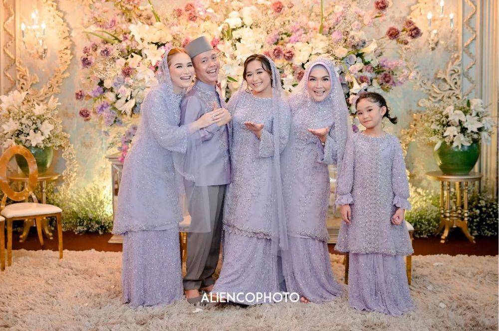 Keluarga Ayu Ting Ting. (Aliencophoto via Instagram.com/sistawedding)