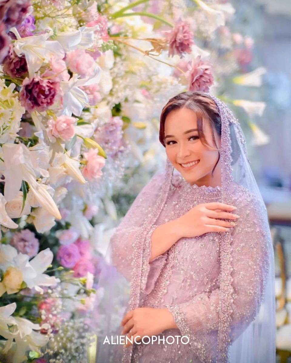 Baju dan makeup pengajian Syifa. (instagram.com/aliencophoto)