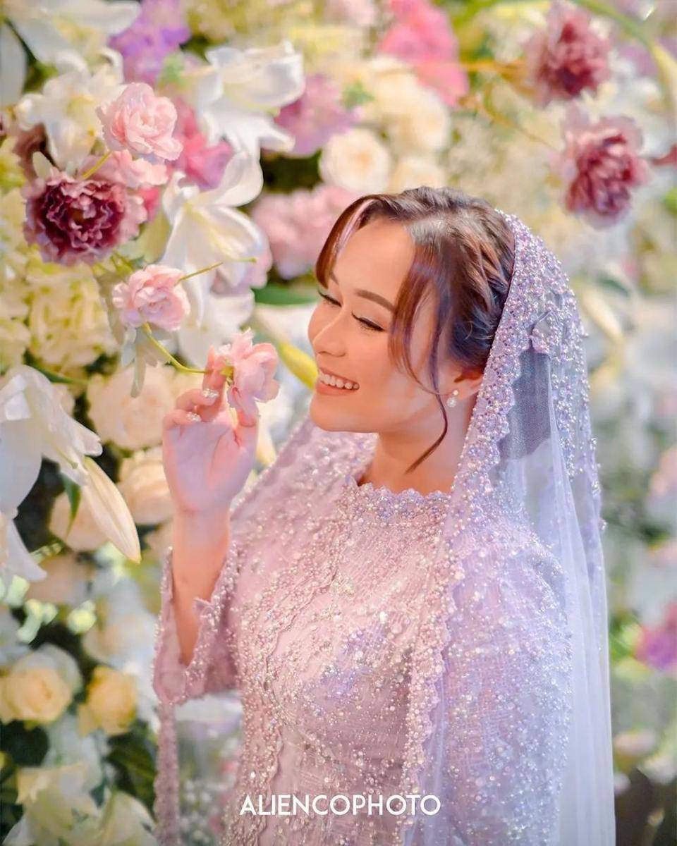Baju dan makeup pengajian Syifa. (instagram.com/aliencophoto)