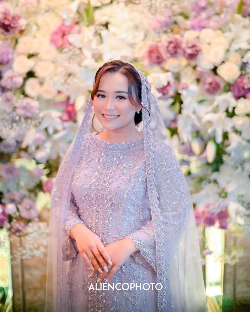 Baju dan makeup pengajian Syifa. (instagram.com/aliencophoto)