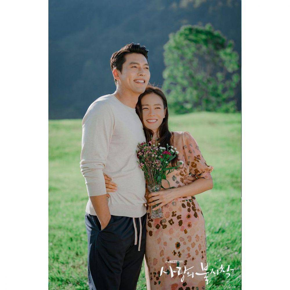 Hyun Bin dan Seo Ye Jin di drama Crash Landing on You (instagram.com/tvn_drama)