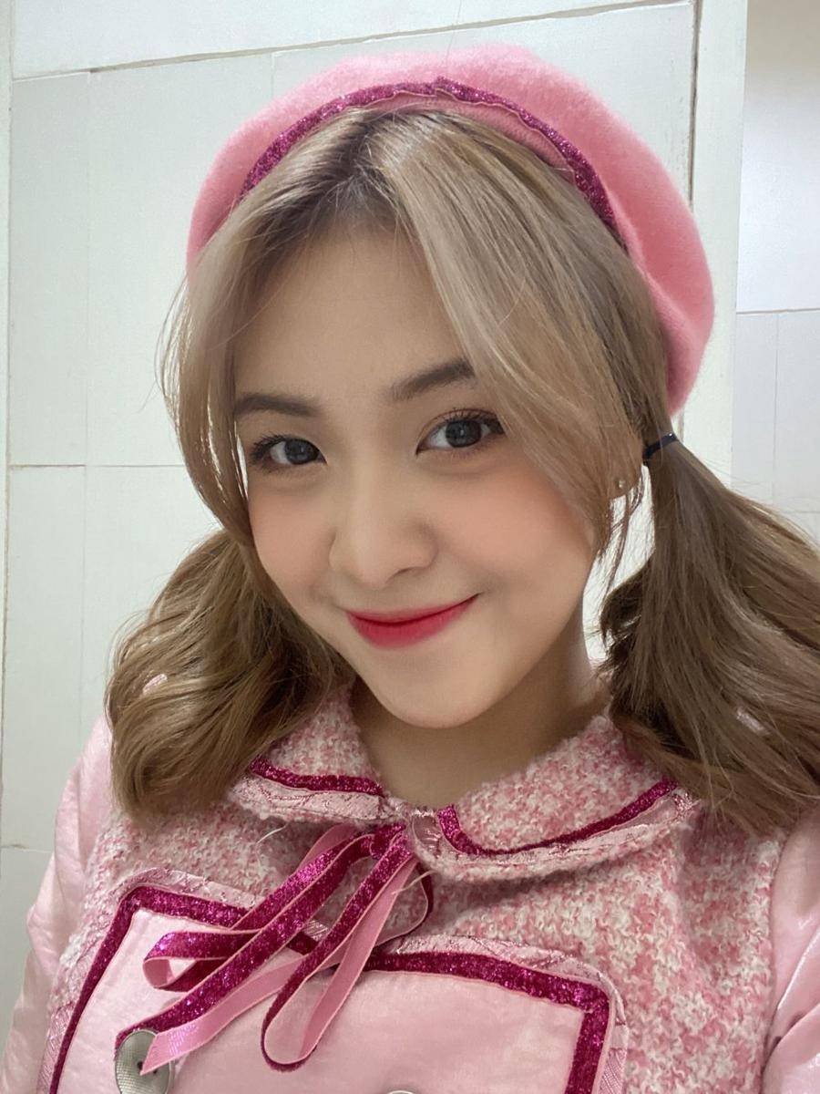 Anin JKT48 (twitter.com/R_AninJKT48)