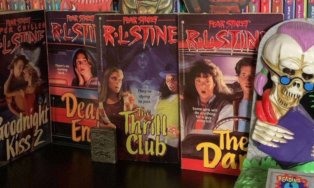 Fear Street karya R. L. Stine (instagram.com/robbiemylesbooks)